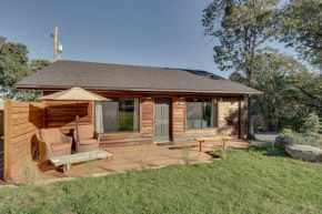 Cozy Central Point Bungalow on Working Winery!